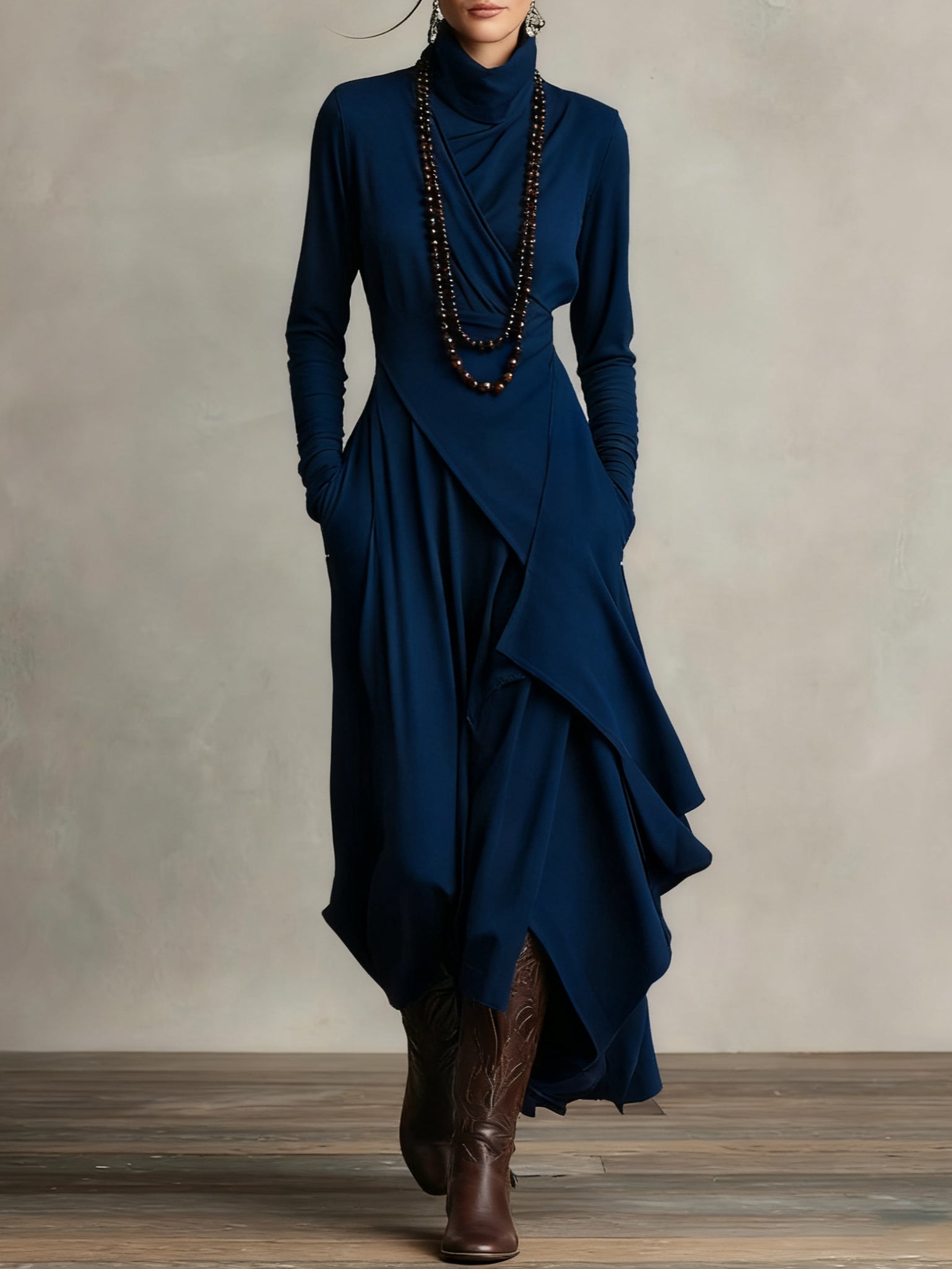 Vesalyn | Asymmetrische Maxi Jurk met Hoge Col