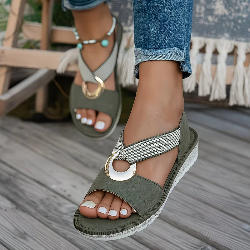 Loreta | Platte sandalen met metalen gesp